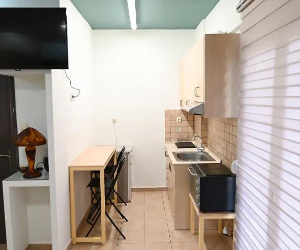 The Whole Packet β3 Center With Parking Larissa