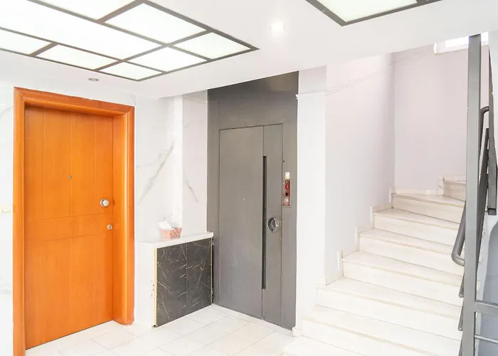 The Whole Packet β3 Center With Parking * Larissa