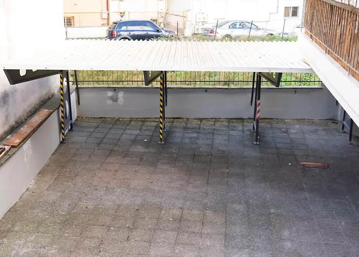 The Whole Packet β3 Center With Parking * Larissa